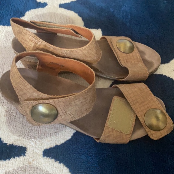 Taos Brown Wedges - Picture 6 of 9